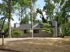 Building Photo - 13-15 Oak Mt Dr