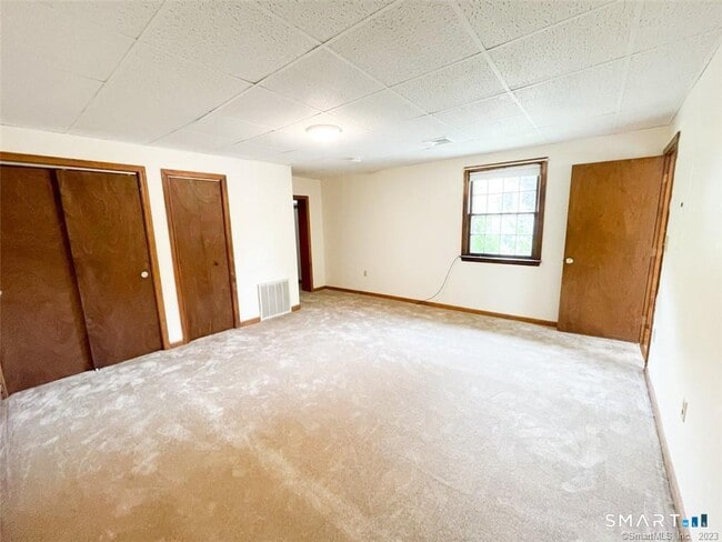 Building Photo - 150 S Cherry St