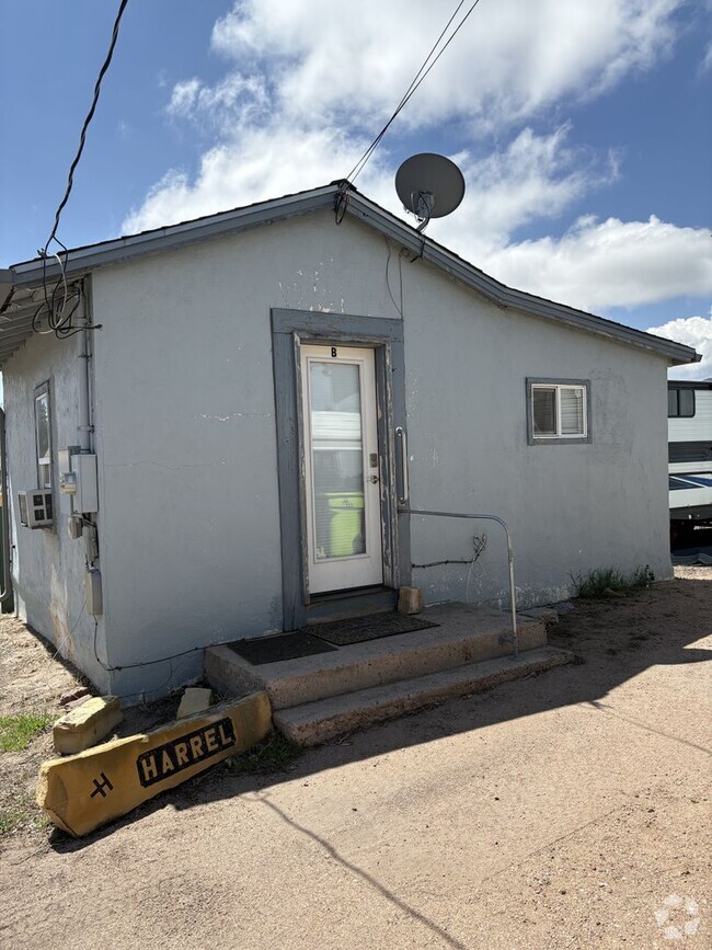 Building Photo - Efficiency Unit in Monument near Lewis Pal...
