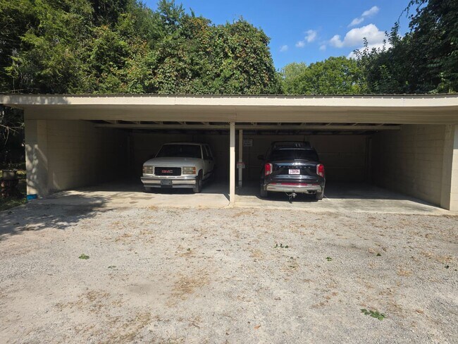 Building Photo - Charming Historic 2BR Apartment with Garag...