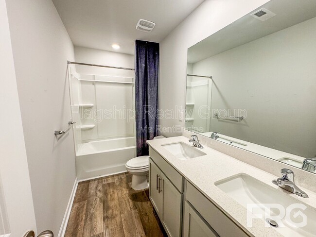 Building Photo - 1313 Riverstone Dr