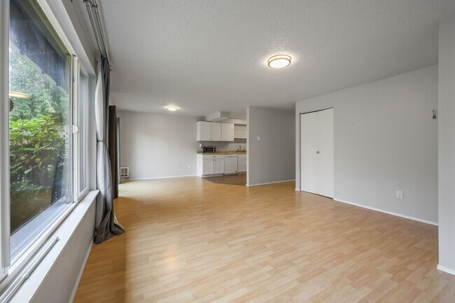 Building Photo - MOVE IN READY NOW! Normandy Park 1 level 2...