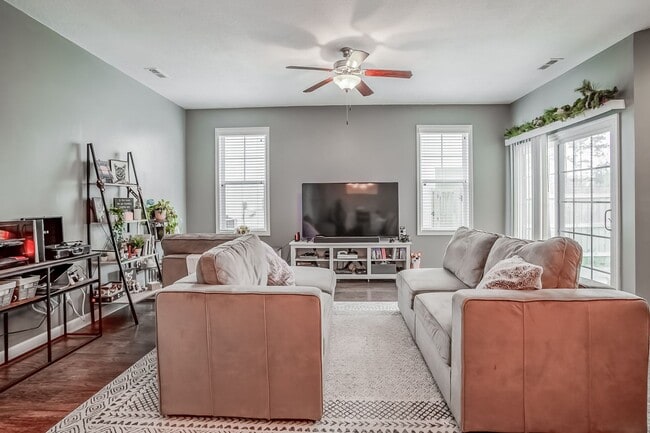 Building Photo - 3-Bedroom Townhome with Garage in Holly Ridge