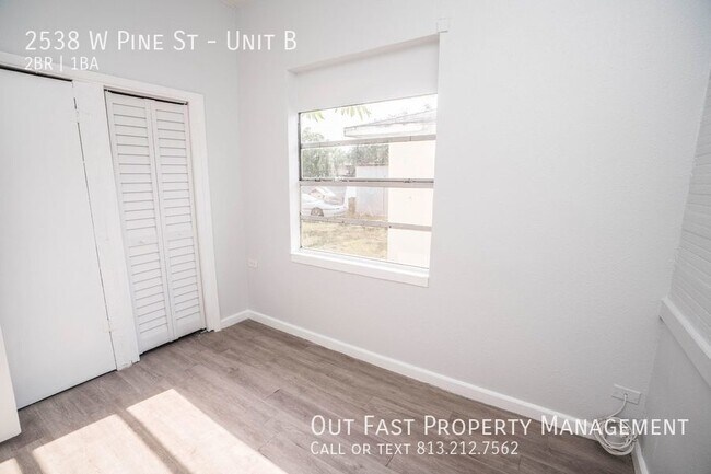 Building Photo - Freshly Renovated 2 Bedroom/1 Bath