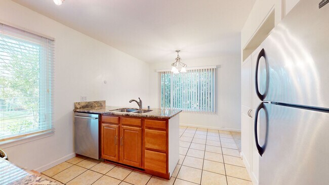 Building Photo - Beautiful Condo Available in Villa Moraga ...