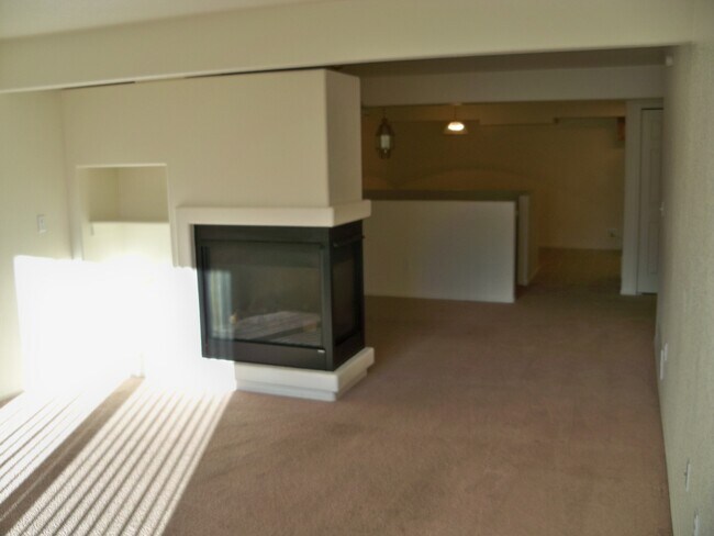 Building Photo - 615 Bosque Vista Point