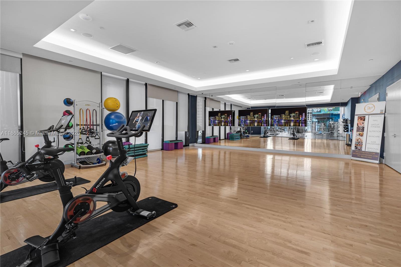 Building Photo - 1010 Brickell Ave