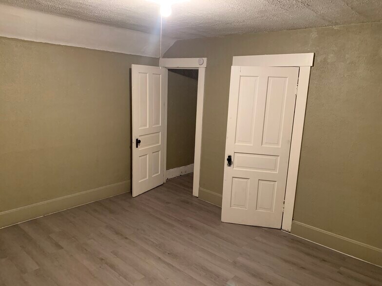 Building Photo - 2207 Glen Ct