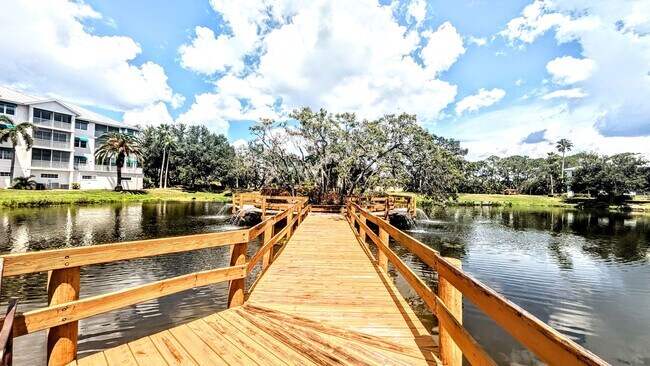 Building Photo - Annual Turnkey 3/3 penthouse on waterfront in Osprey