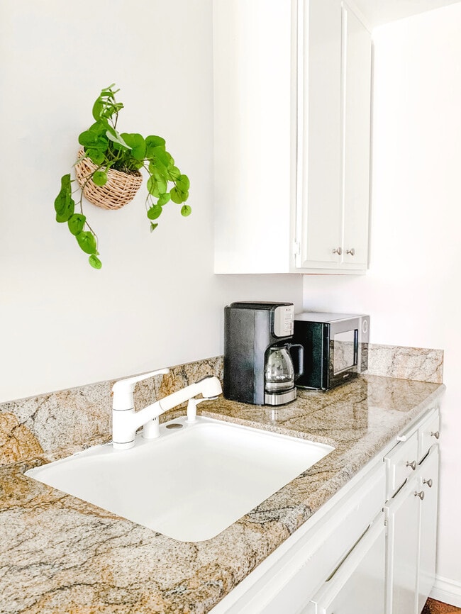 Building Photo - 3080 Lincoln St