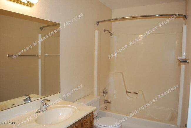 Building Photo - 2 STORY TOWNHOME WITH ATTACHED GARAGE WATER INCL