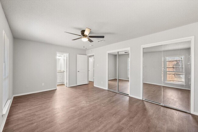 Building Photo - Affordable South Fort Worth Half Duplex