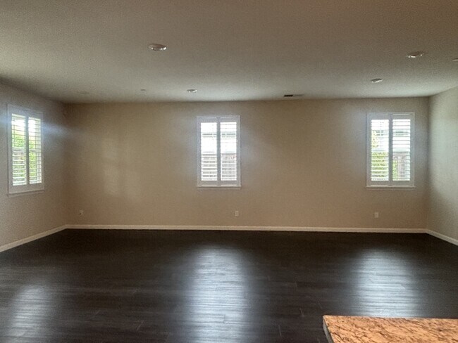 Building Photo - 608 Somerset Way