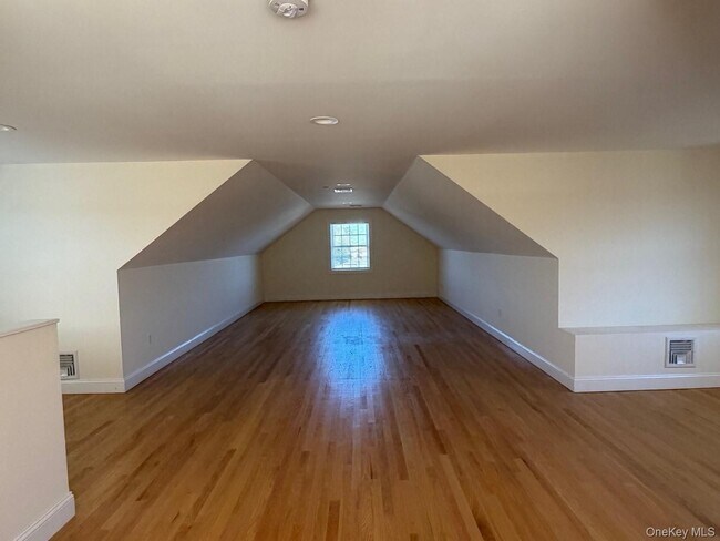 Building Photo - 621 E Olive St