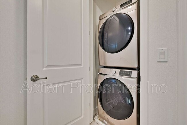 Building Photo - 605 Cinnamon Cir.