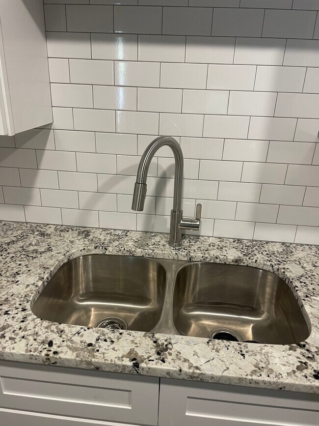 Building Photo - 6813 Arborbrook Dr