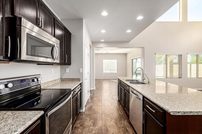 Building Photo - 10809 W Saddlehorn Rd