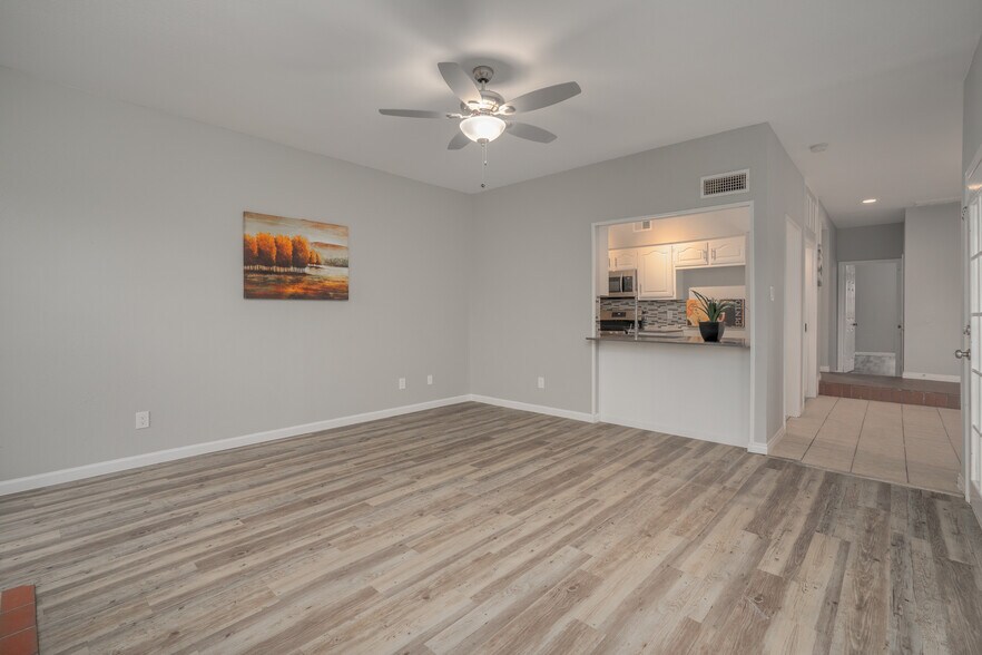 Building Photo - 317 Benjamin St