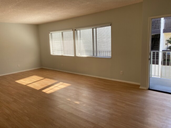 Building Photo - 5354 Lindley Ave