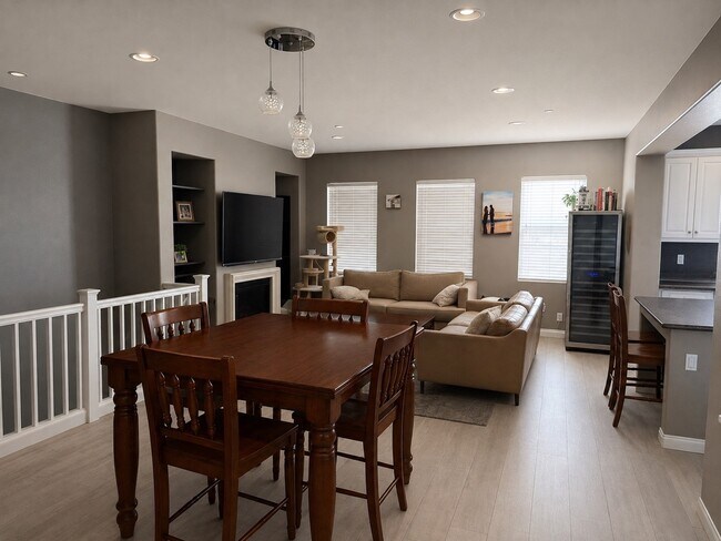 Building Photo - 3062 Roia Ln