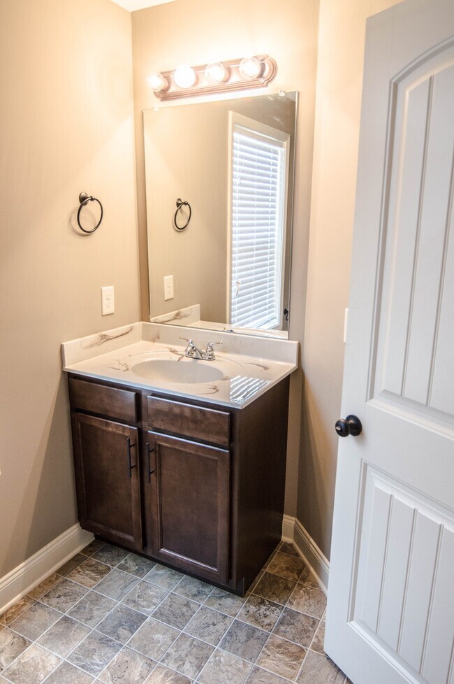 Building Photo - Pet Friendly Two Bedroom!
