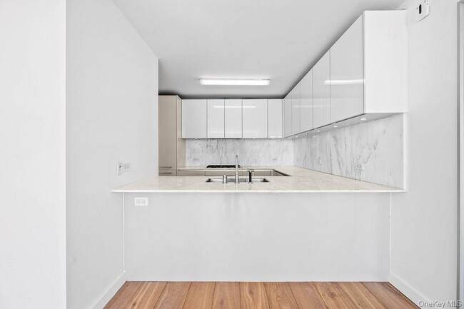 Building Photo - 322 W 57th St