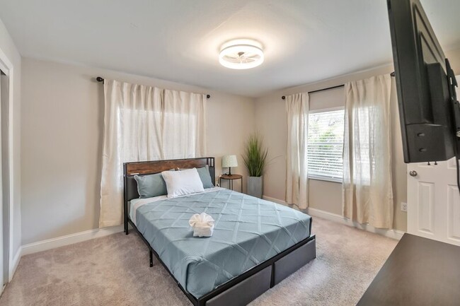 Building Photo - 3202 E Jean St