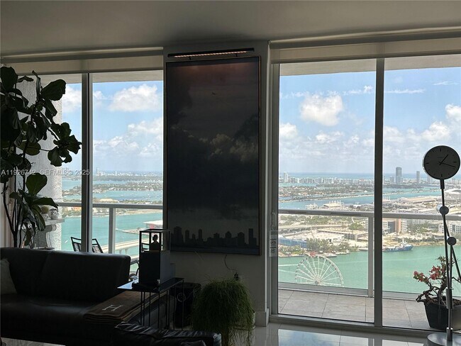 Building Photo - 253 NE 2nd St