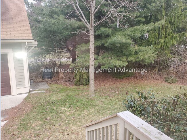 Building Photo - Craftsman Style, Modern Amenities Steps fr...