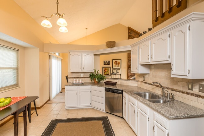 Building Photo - 4112 Loughmoor Dr