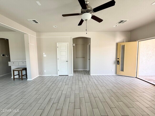 Building Photo - 4817 Mark Avizo