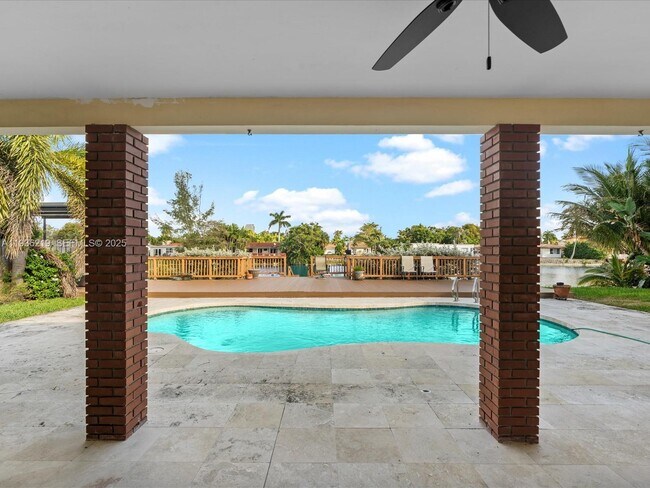 Building Photo - 21151 NE 22nd Ct