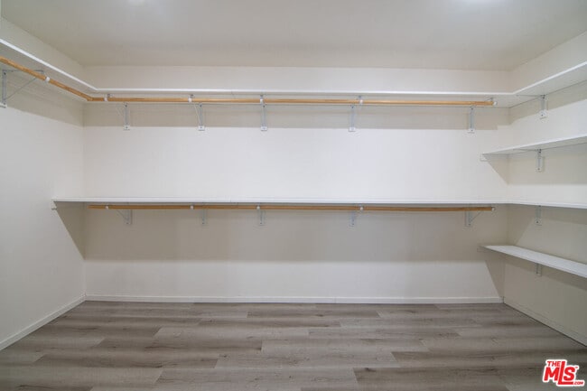 Building Photo - 225 S Hamilton Dr