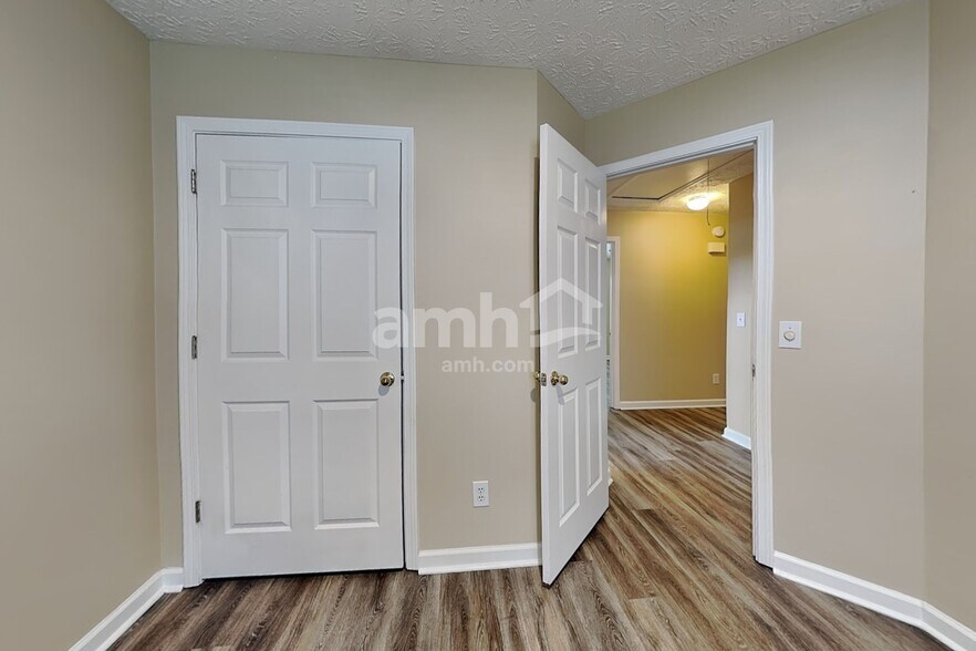 Building Photo - 2510 Baysridge Dr NW