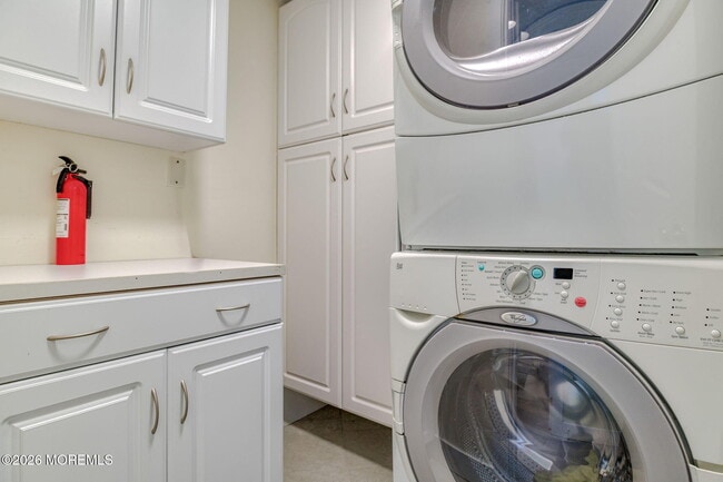 Building Photo - 26 Heck Ave