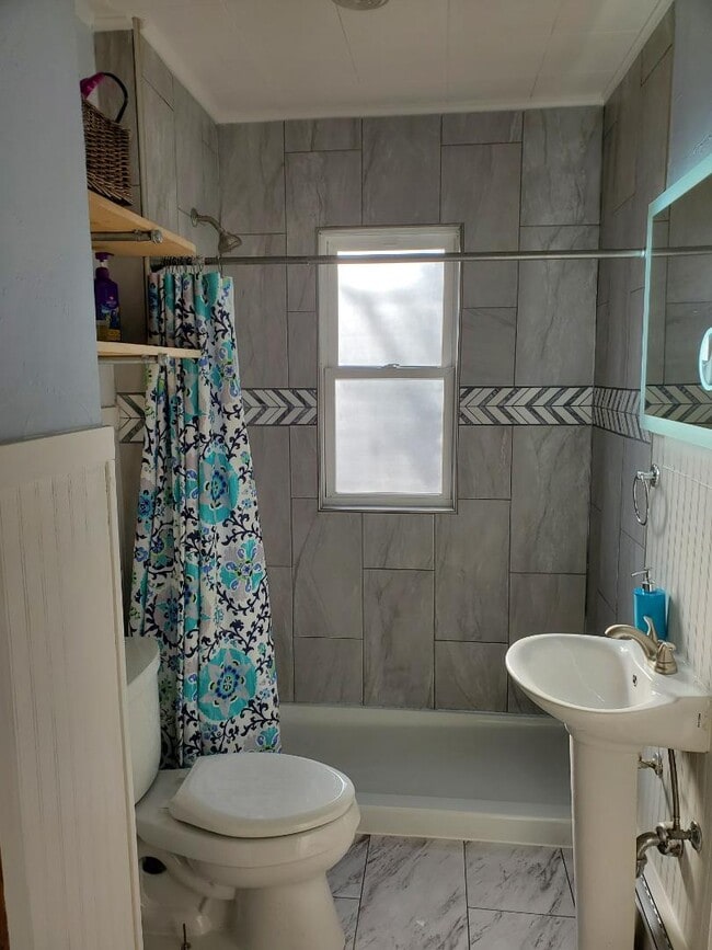 Building Photo - 705 N 5th Ave