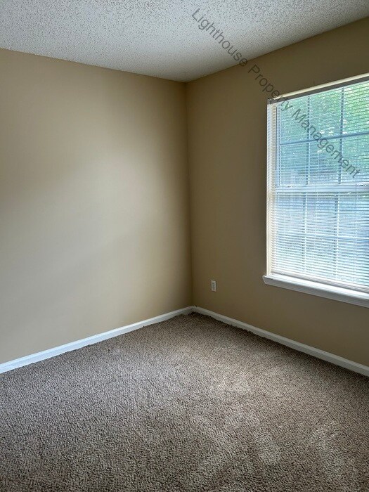 Building Photo - Beautiful Home Just Minutes to NAS JAX & 295 Large Fenced Backyard