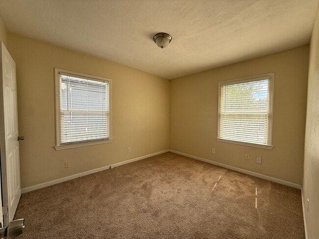 Building Photo - 1220 Browning Dr