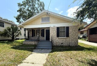 Building Photo - 2622 College St
