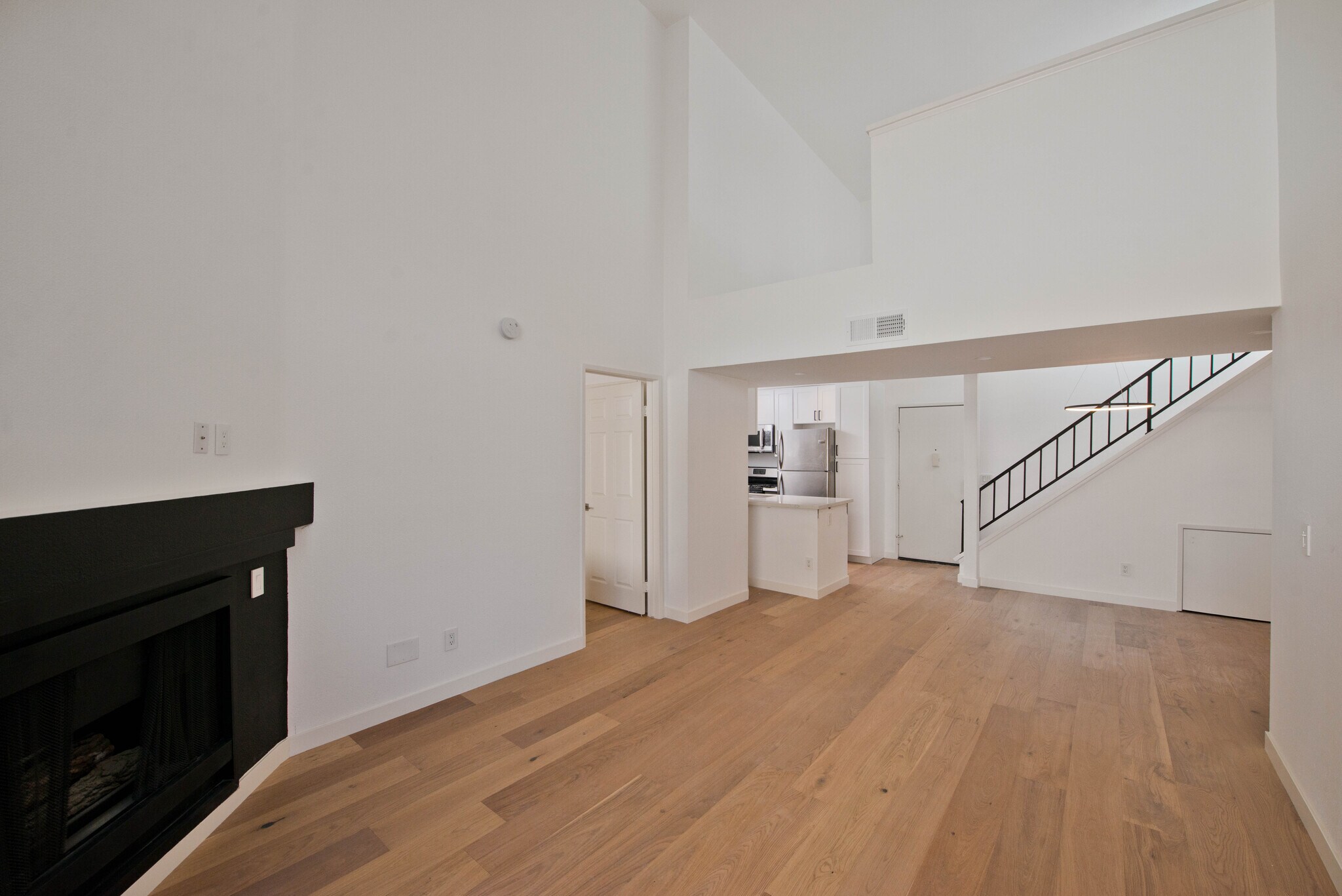 Building Photo - 5540 Owensmouth Ave