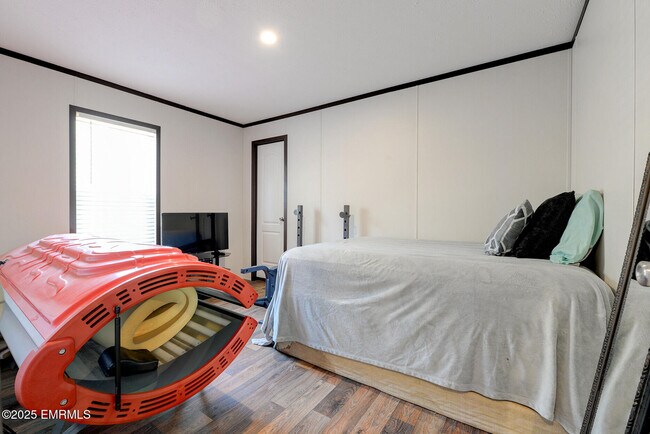 Building Photo - 9139 Gum Log Rd