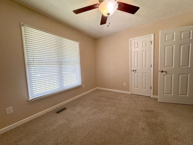 Building Photo - 699 Dowfield Dr