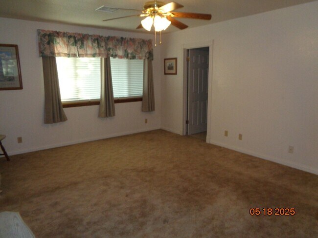 Building Photo - Custom Home in Quartz Hill on a Large Lot