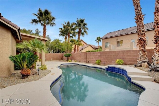 Building Photo - Gorgeous Southern Highlands 3 bedroom + loft and office with a sparkling pool!