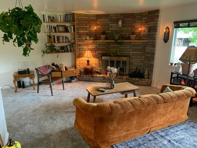 Building Photo - 1223 N 8th Ave