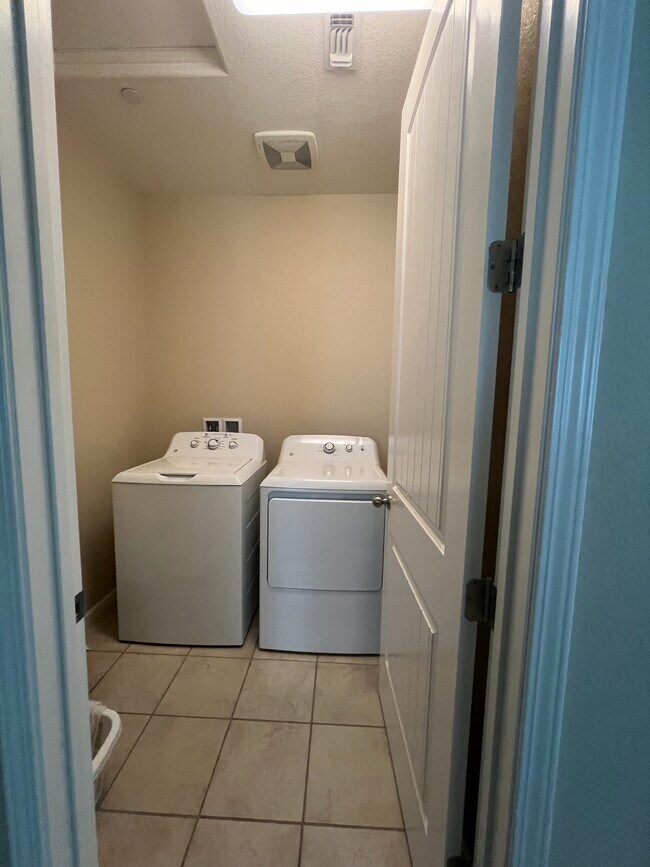 Building Photo - 1088 Gridley Dr