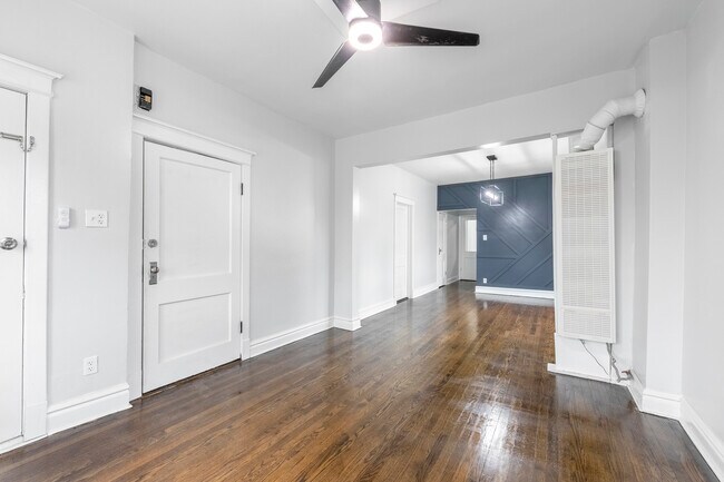 Building Photo - 3000 S Homan Ave