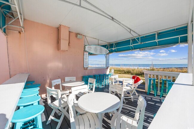 Building Photo - 202 70th Ave N