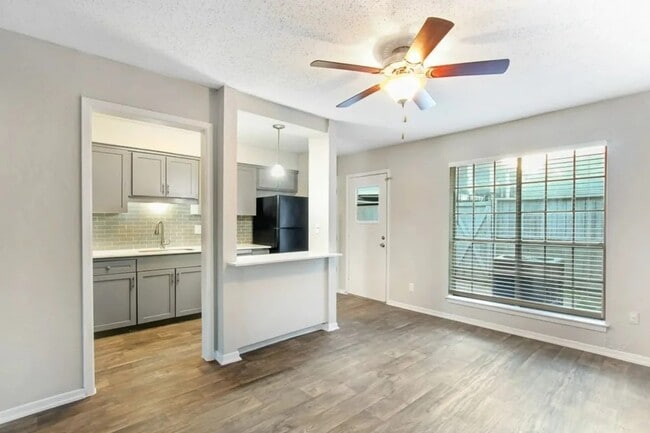 Building Photo - 4401 Glenview Ct