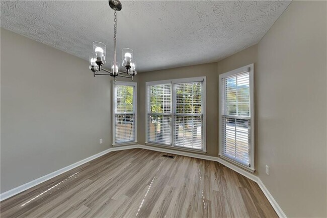 Building Photo - 3 Maplelake Dr